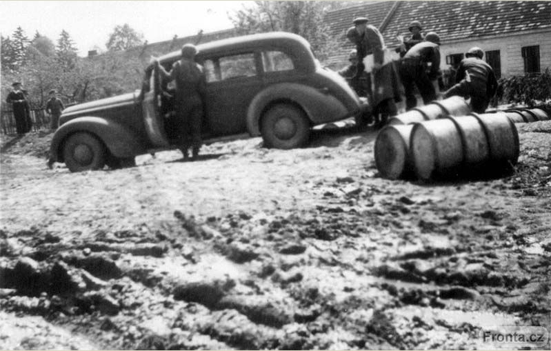 http://Fadel.myDS.me/Sudety/Velichovky/Velichovky_1945/004.jpg